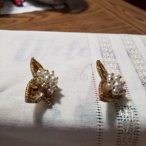 Stunning Vintage 1990's Avon "Sequin Sparkle" Pierced Earrings - Picture 3 of 7